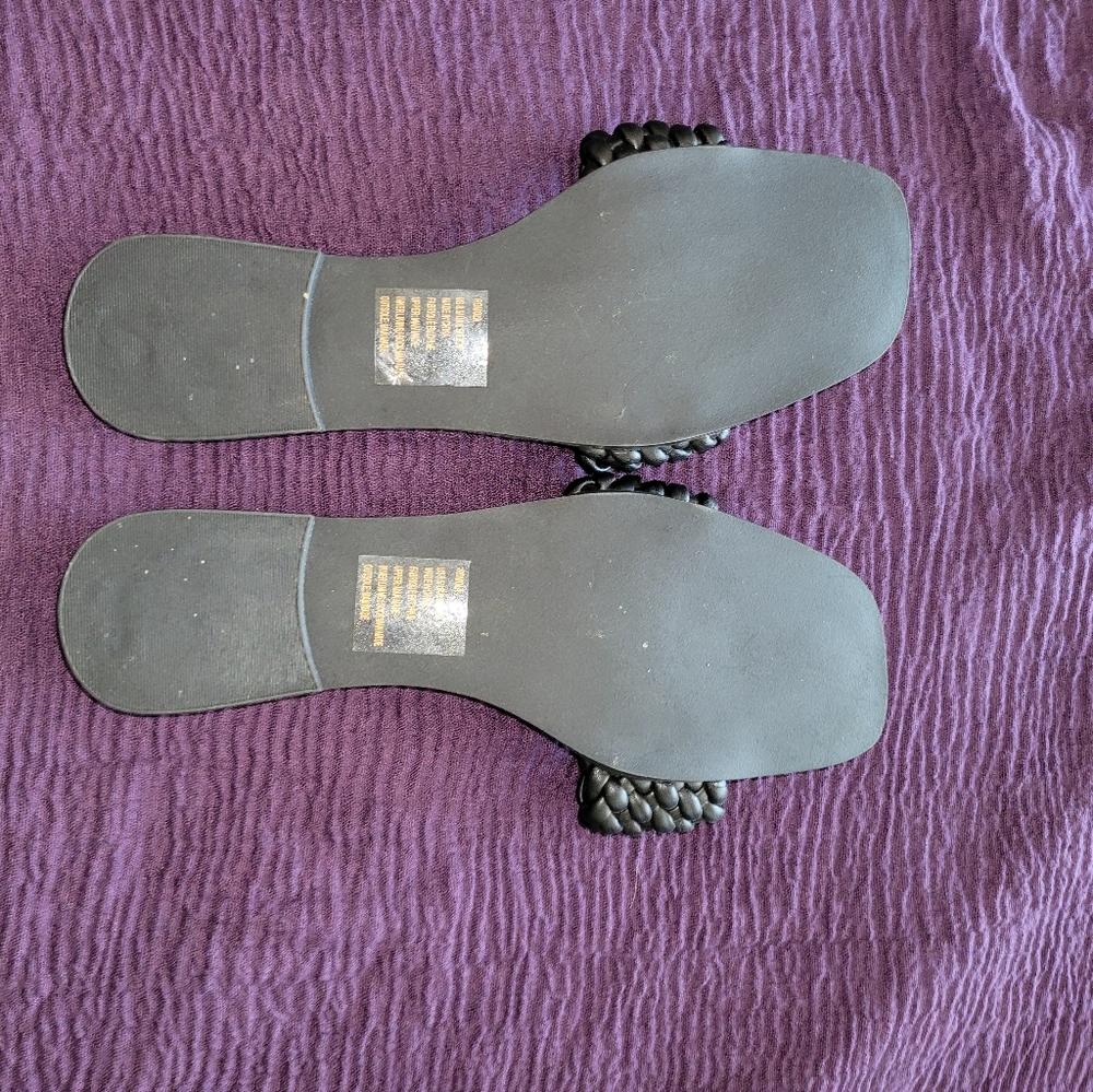 Sandles - Picture 2 of 2